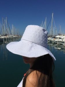 Le chapeau de Mademoiselle L 2