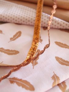 tout-ce-qui-brille-petites-plumes-rose-cuivre