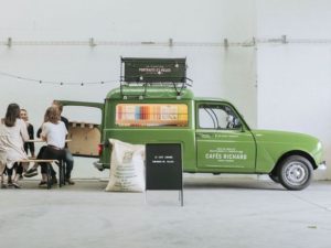 La boutik reste ouverte pour vos achats de tissus, mercerie, laines, et cadeaux naissance