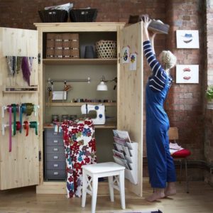 Armoire dédiée à la couture