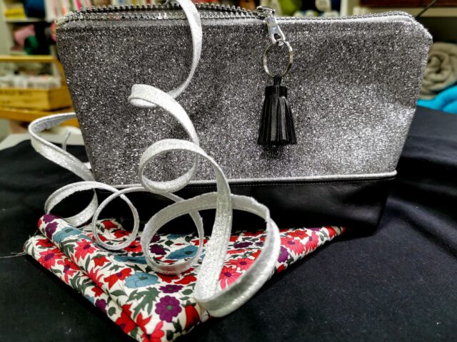 Trousse Alice réalisée par Chantal pour la Boutik Créative de Rives