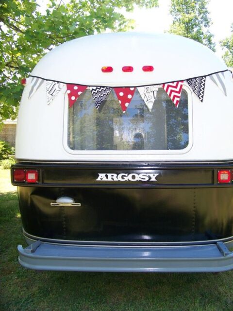 Airstream caravavan and banniere en tissu