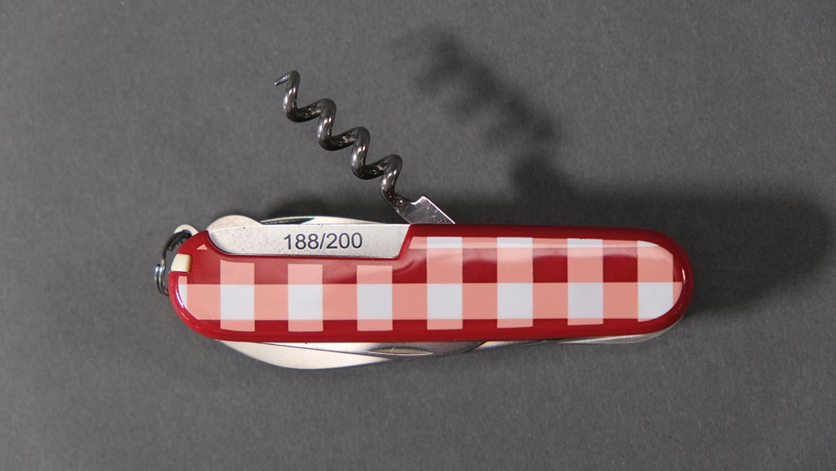 couteau-victorinox-edition-limitee-vichy-rouge