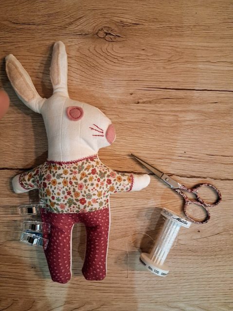 Juliette le lapin - Tuto couture La Boutik Creative de Rives - 50